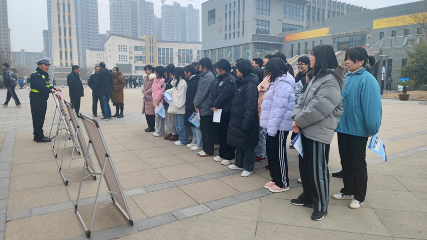 市公安局交警大队：多措并举 助力春运保平安.jpg