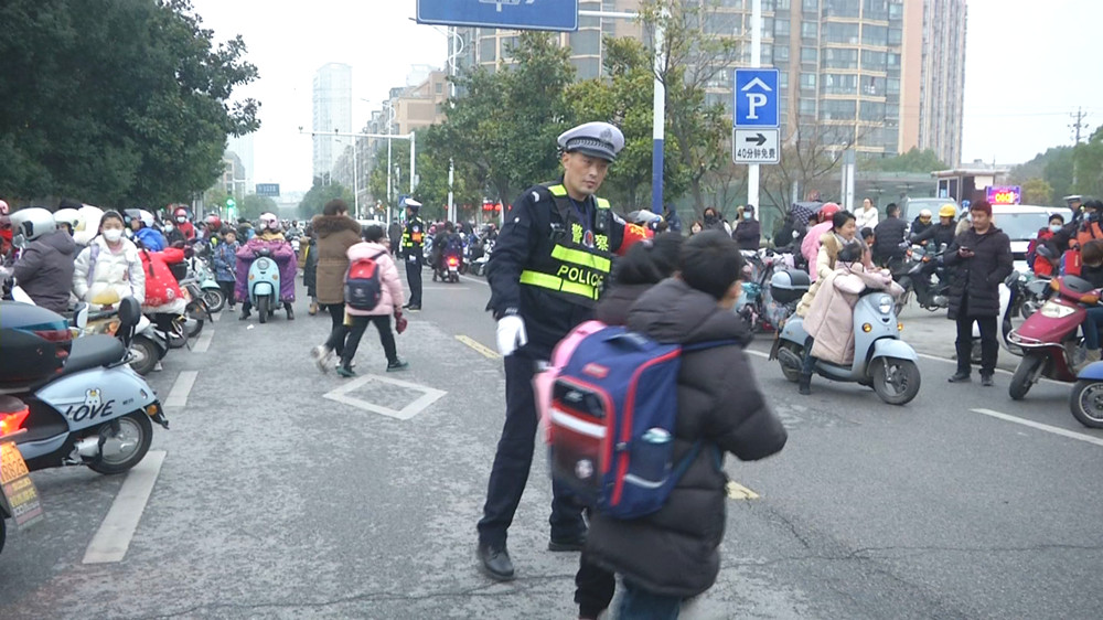 交警护学岗7 (1).jpg