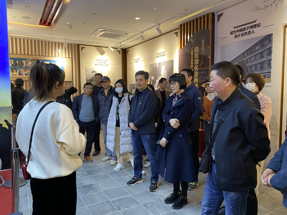市融媒体中心开展主题党日与工青妇团建活动1.jpg