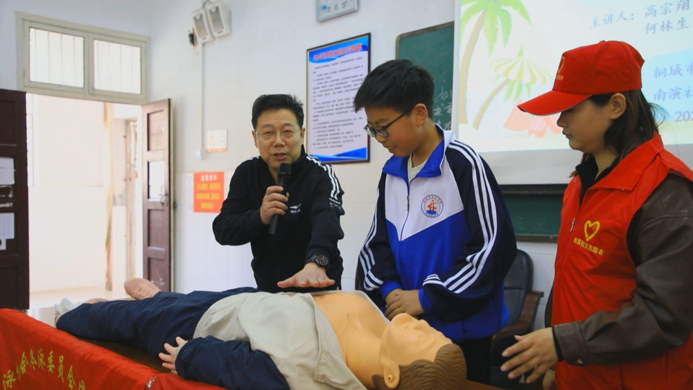 图为急救知识培训现场.jpg