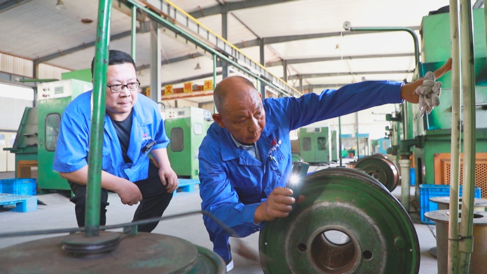 图为工作中的孙保源1.jpg