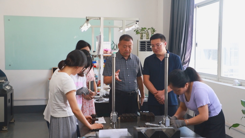 图为市科创中心工作人员到安徽智森电子科技有限公司走访.jpg